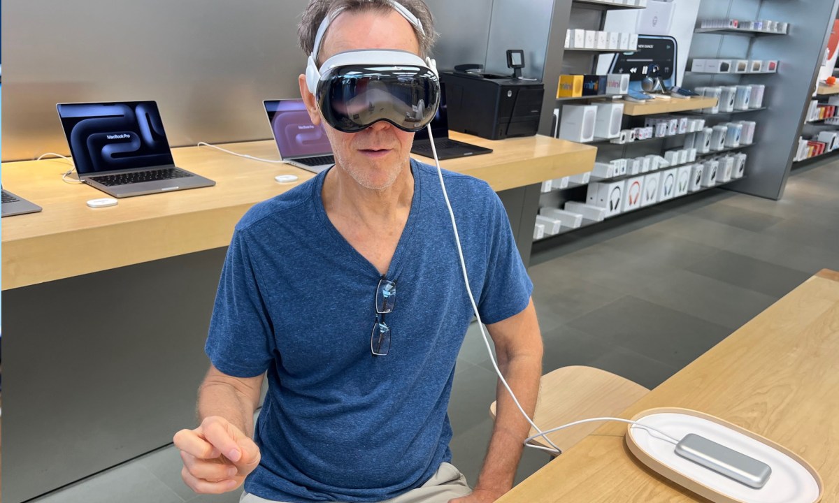 Alan Truly enjoys the Apple Vision Pro's look and pinch user interface.