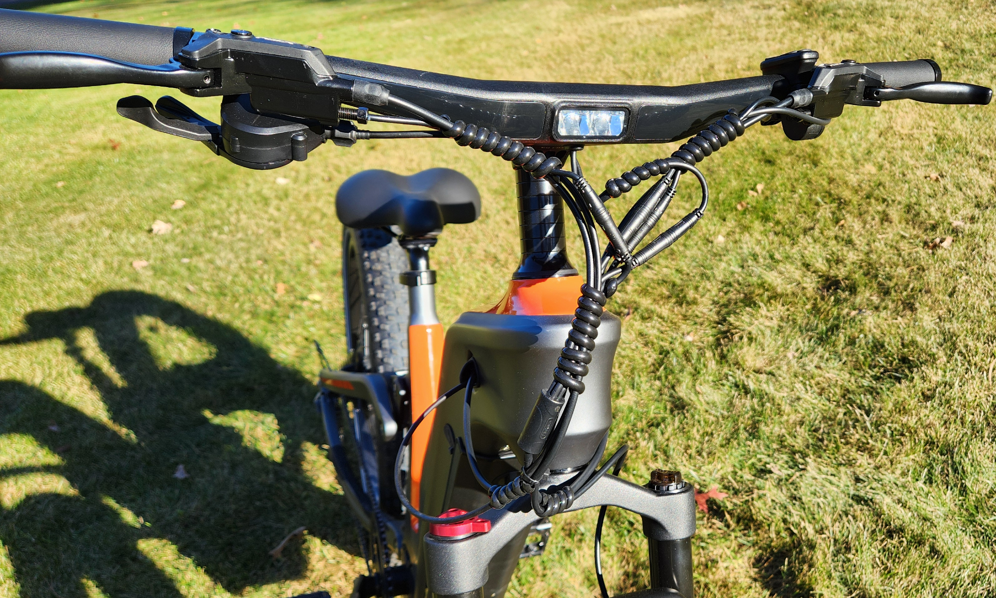 HeyBike Hero e-bike front view of nicely bundled wires and integrated headlamp.