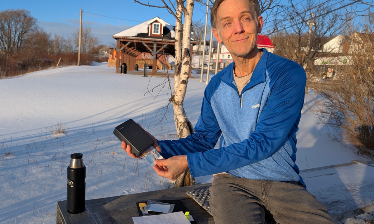 Alan Truly uses the Canon Selphy QX20 for photo prints at an event.