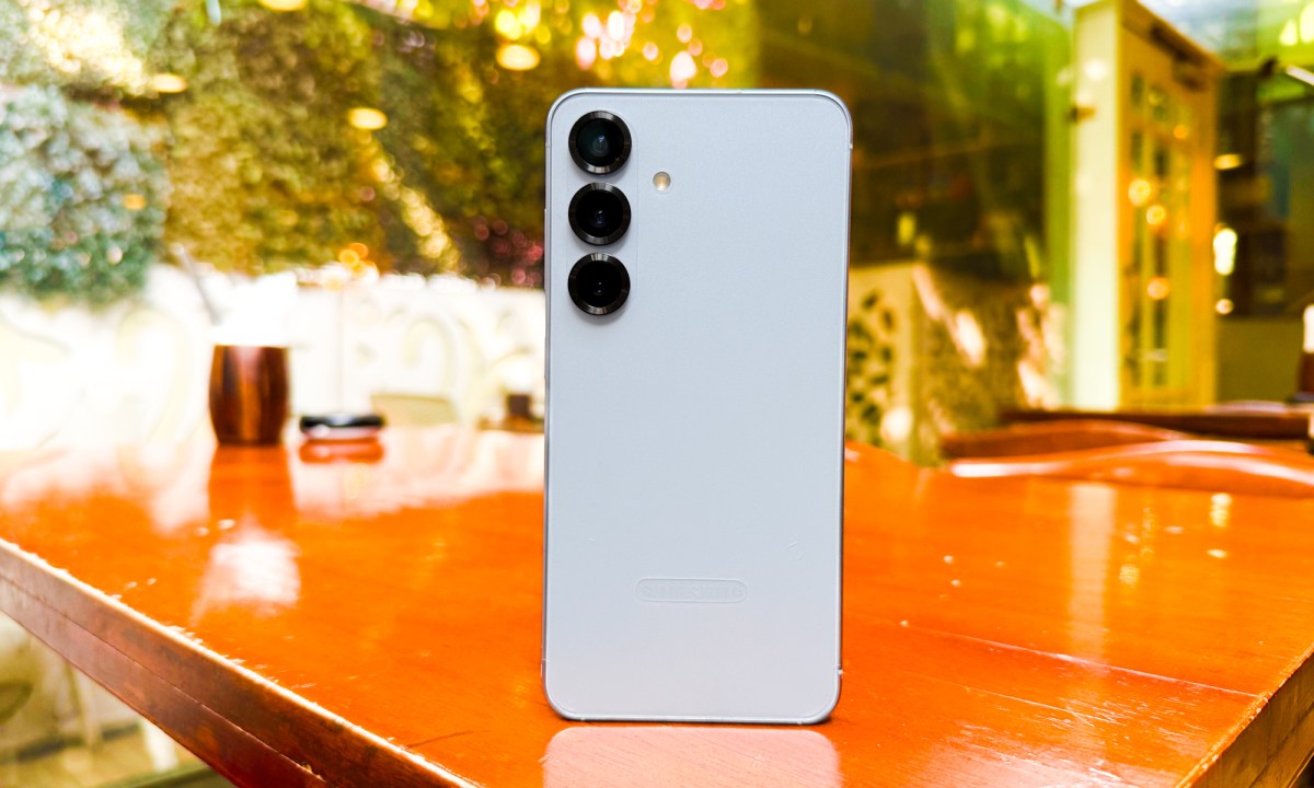 Samsung Galaxy S25 standing on a table.