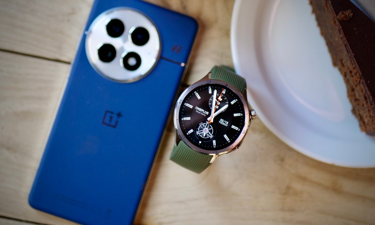 The OnePlus 13 and OnePlus Watch 3.