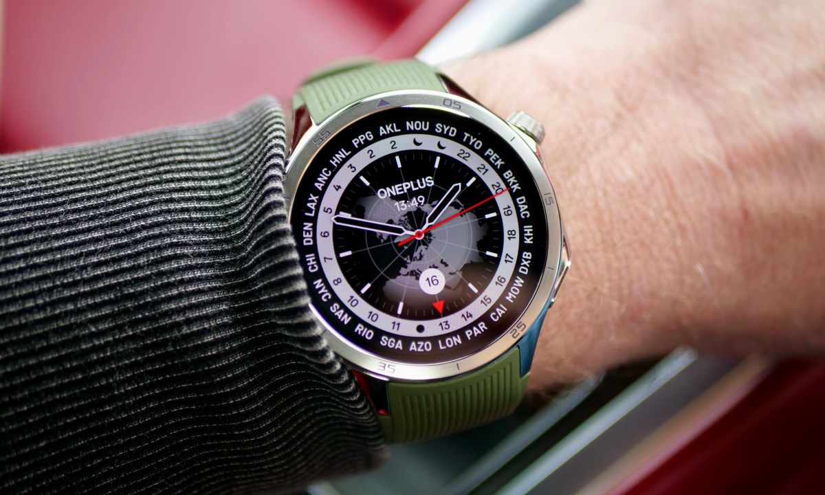 A person wearing the OnePlus Watch 3.