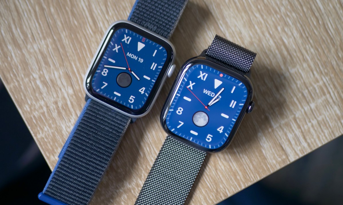 The Apple Watch SE 2 with the Apple Watch Series 10.