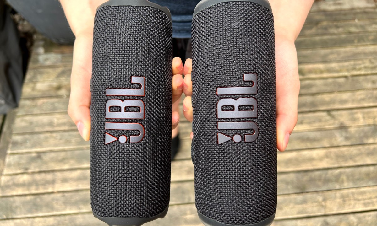 JBL Flip 7 and Flip 6.