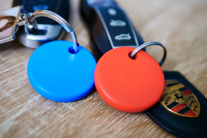 The Chipolo Pop in blue and red attached to key rings.