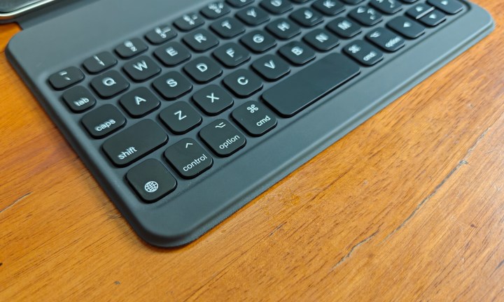 Closeup button view of the HOU Keyboard for the iPad mini.